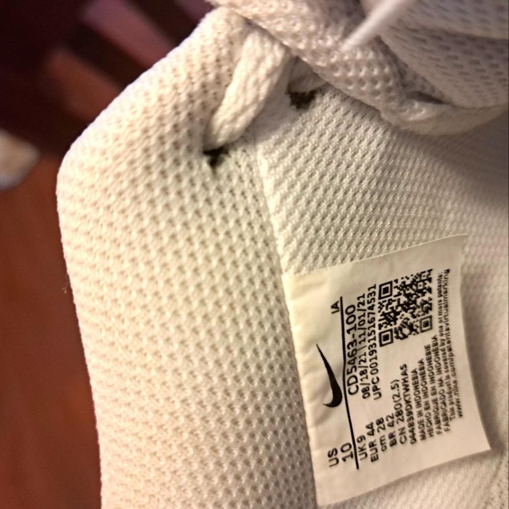 Nike tennis shoe